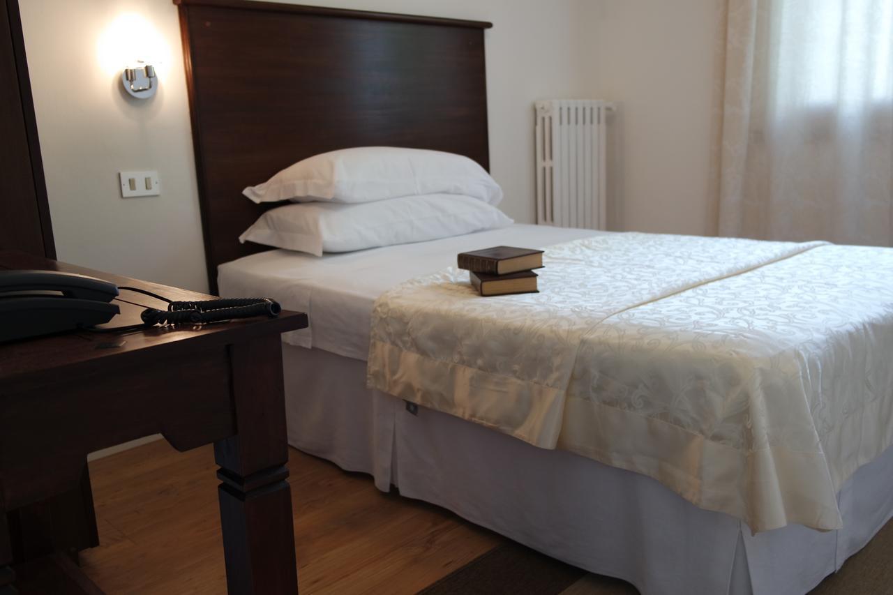 Hotel Livio Брешия Экстерьер фото